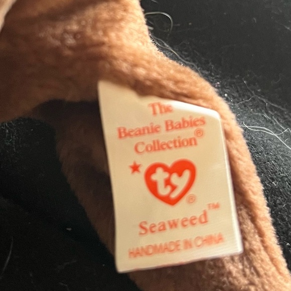 NWT Ty Brown Plush Otter with Green Leaf - Picture 6 of 7